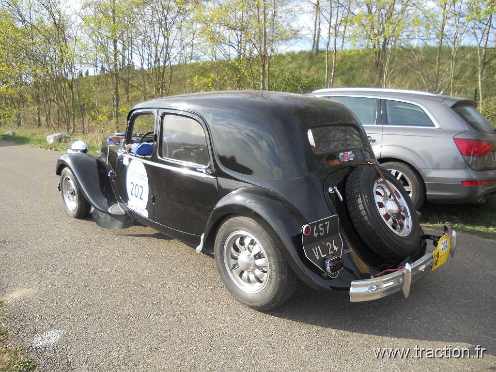 2014_Tour_Auto (27).JPG - Tour Auto 2014 Optic 2000, Anneau du Rhin, participant N° 202 PETIT/CARON FRA/FRA Citroen Traction 15-six 1950